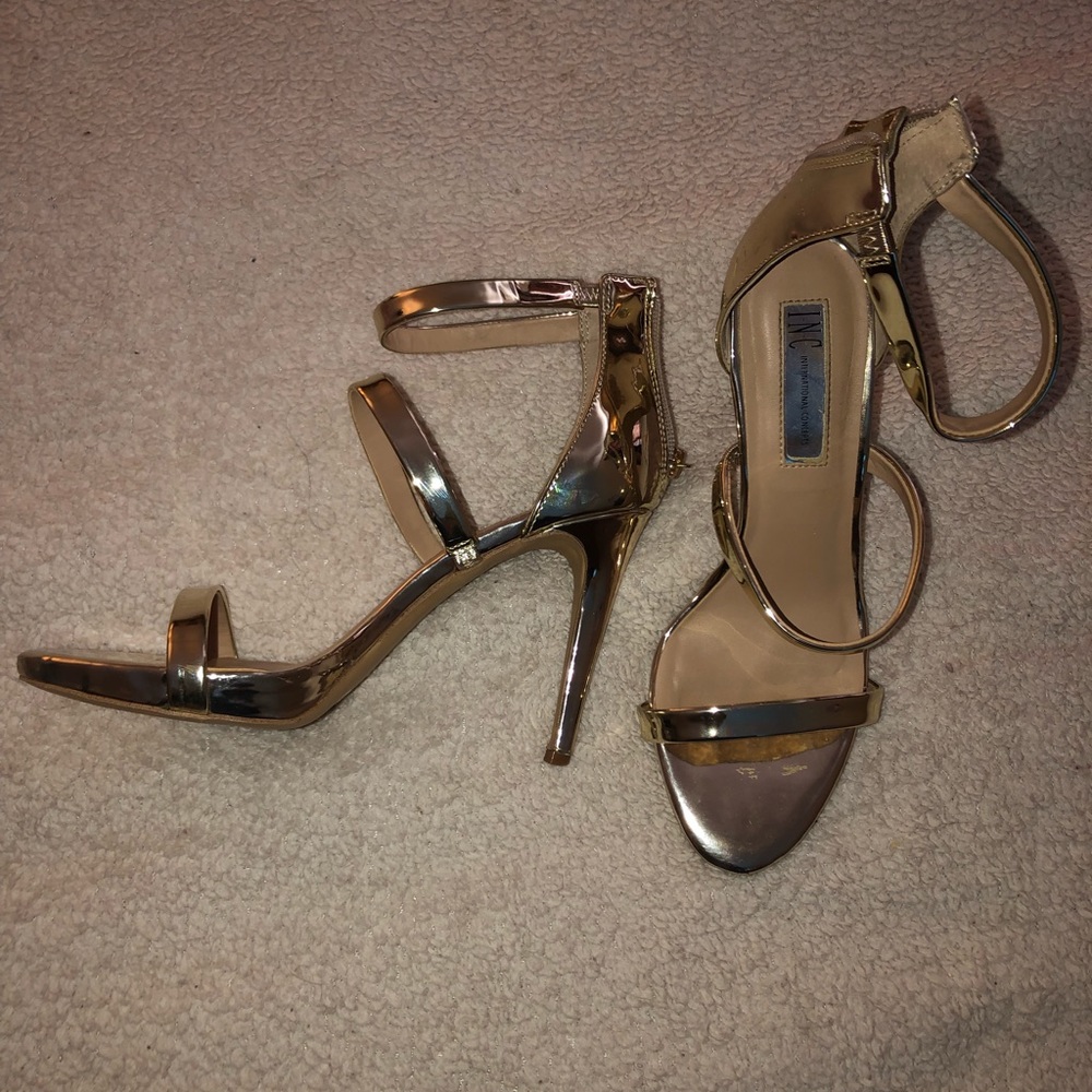 Gold Pumps